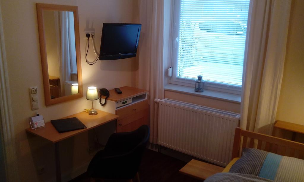 DARZ GästeZimmer Hamburg-Harburg Rum bild