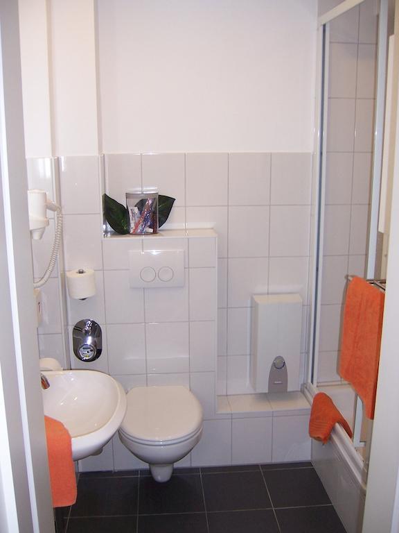 DARZ GästeZimmer Hamburg-Harburg Rum bild
